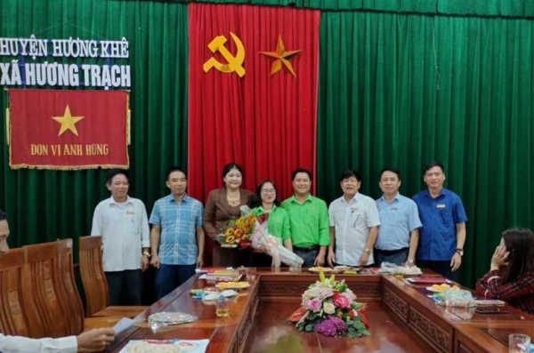 Lãnh đạo chúc mừng ngày thành lập Hội nông dân Việt Nam