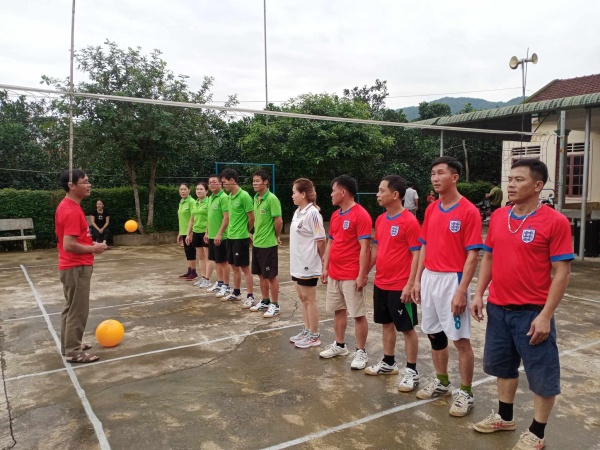 BCH Hội nông dân xã giao lưu bóng chuyền với Ban mục vụ giáo họ Tân Phú thắt chặt tình đoàn kết