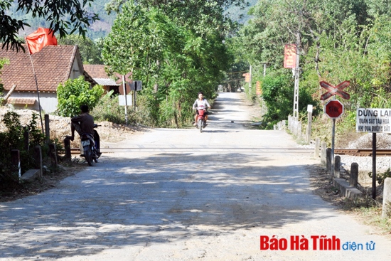 Cần xây dựng hệ thống rào chắn đường sắt qua xã Hương Trạch